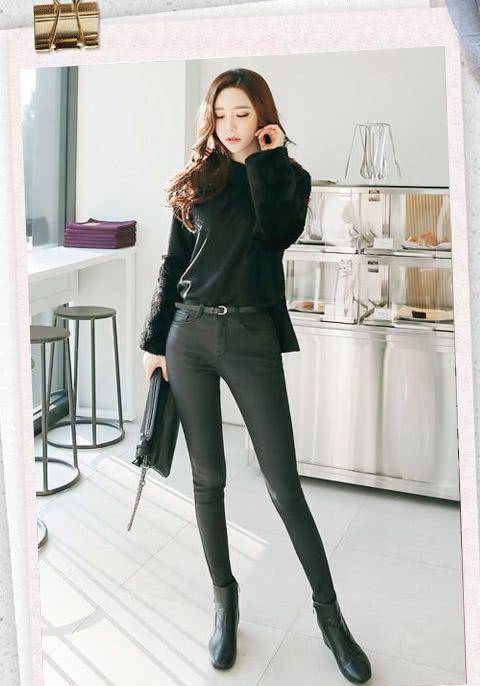 曲线|牛仔裤穿上非常的时尚，简单舒适尽显优雅气质，穿出性感女人味