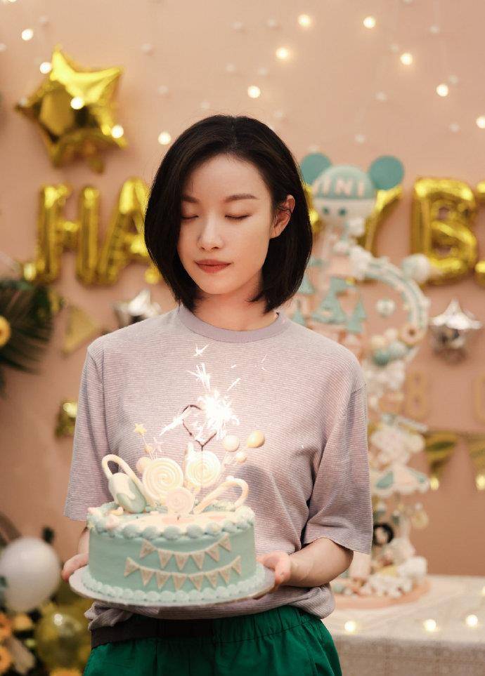 状态|33岁的倪妮气质真好，穿T恤配短裤，低调简约又接地气！