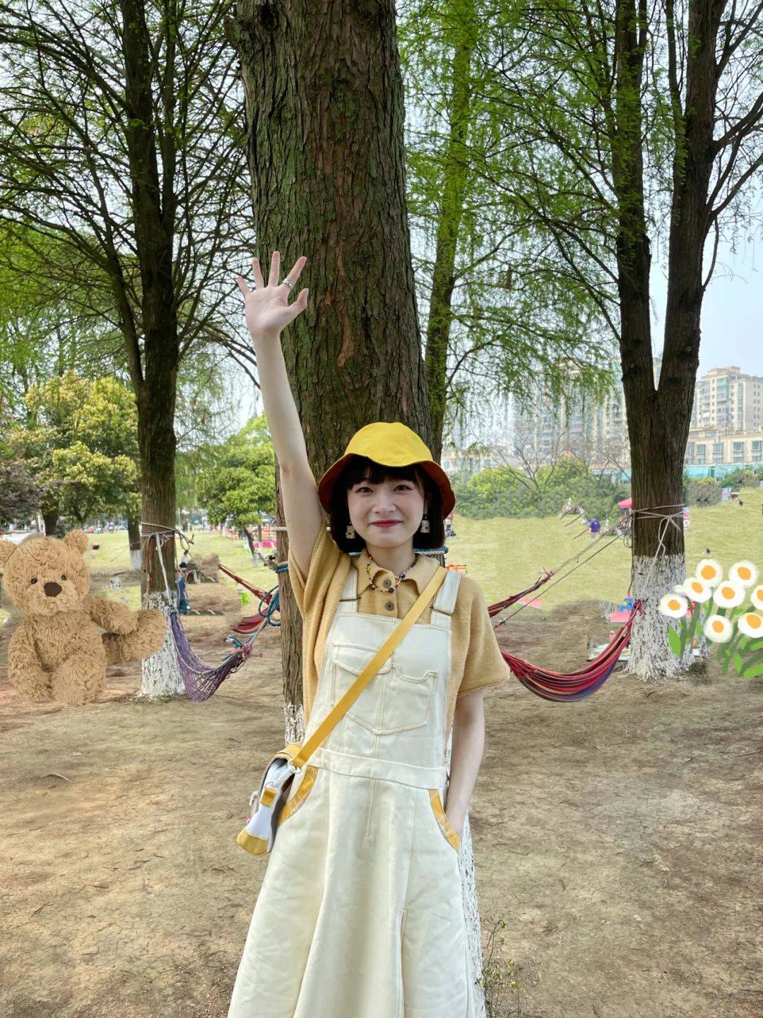 小个子|今夏忘了高跟鞋吧！小个子女生穿“连衣裙＋平底鞋”，上身好看到报警！
