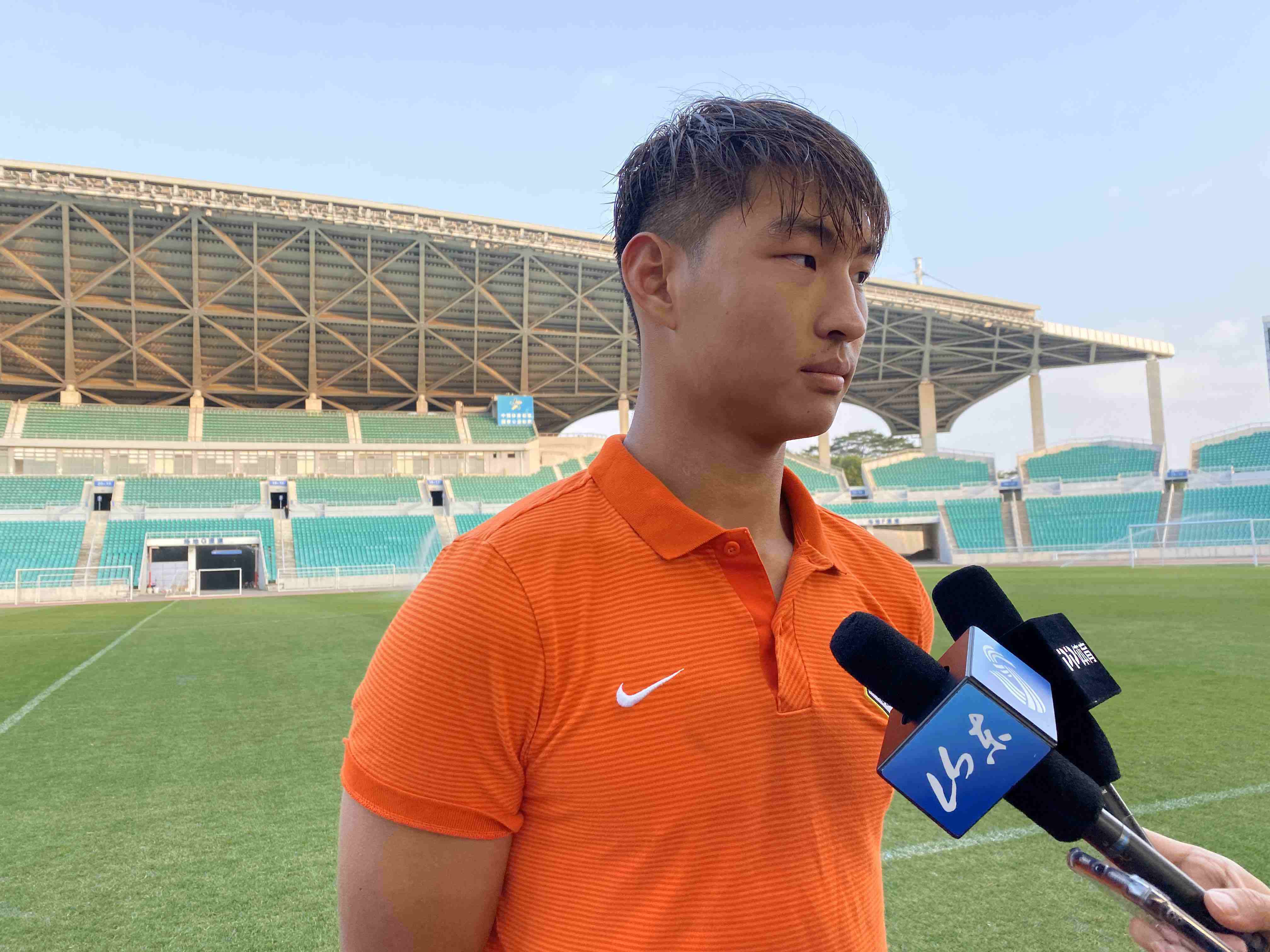 另外就是郭田雨,身高1米92的他是中国队目前最稀缺的高中锋,本赛季他