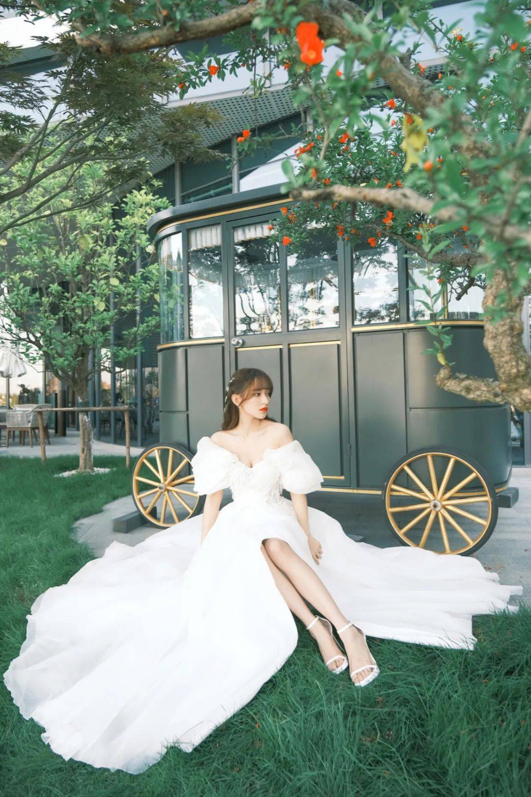 运动鞋|今夏不要总穿运动鞋了,2021流行这几款凉鞋,上脚显瘦显直又显腿长!