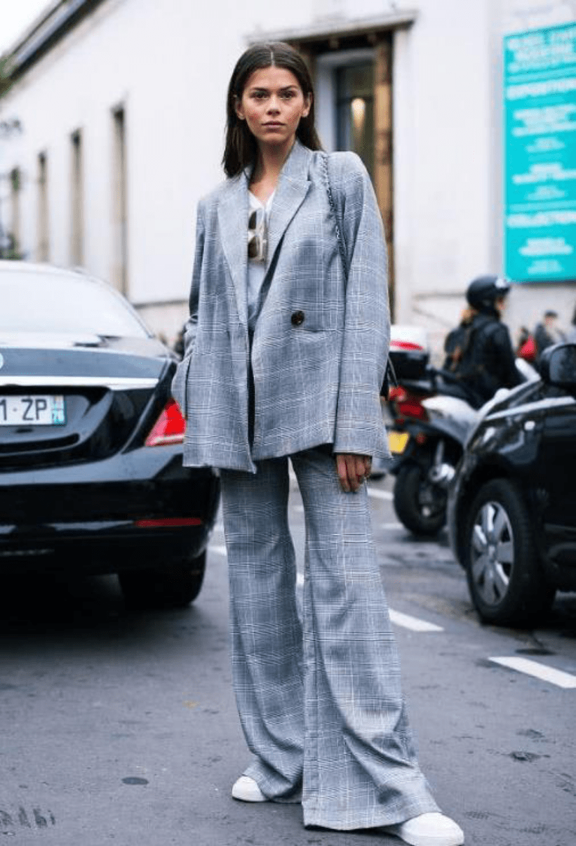 颜色|2021年入春流行“拖地裤+平底鞋”,简约舒适时髦,太好看了