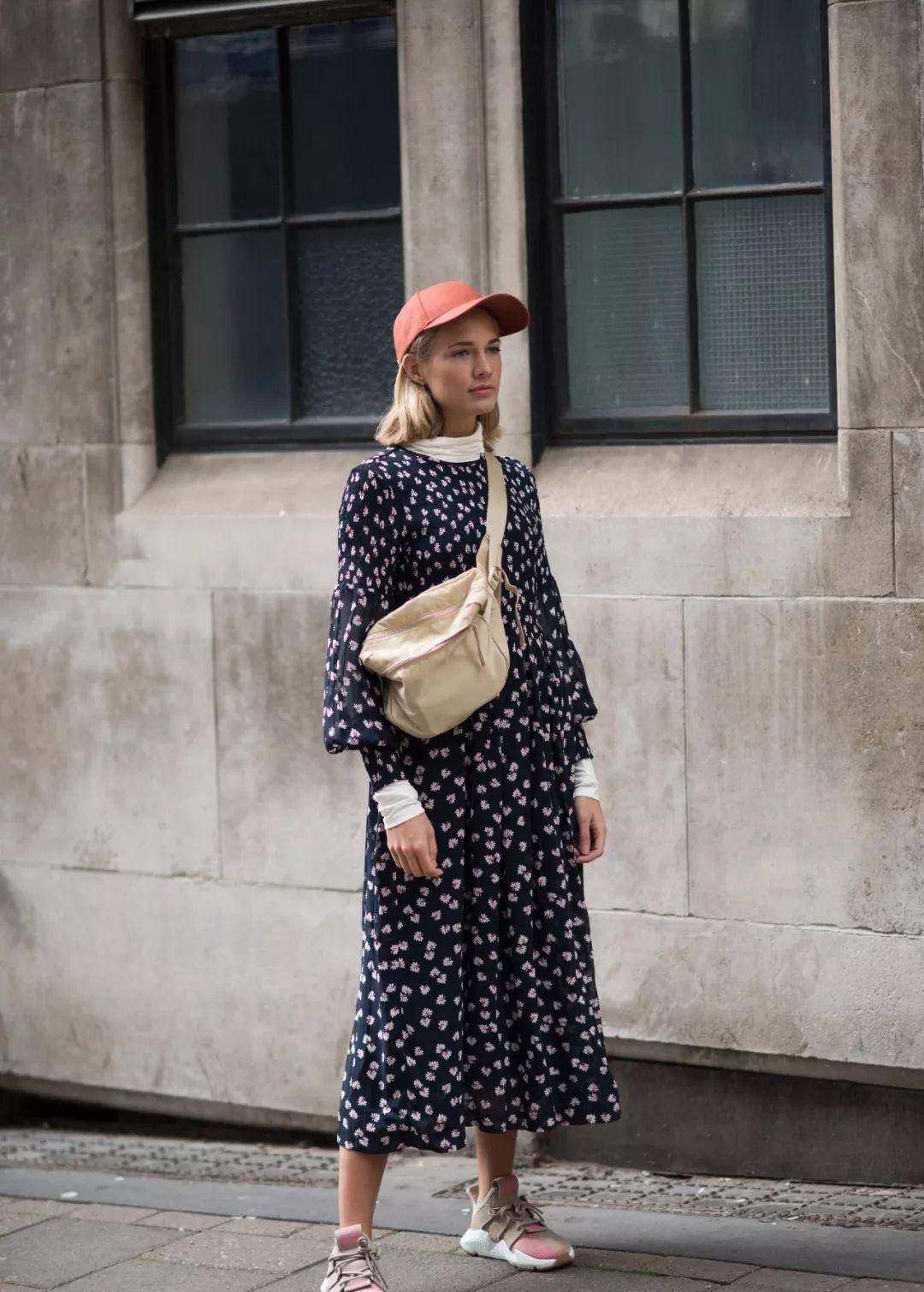 细节|今夏火了一种穿法,叫“碎花裙+小白鞋”显瘦还时髦,贼好看!