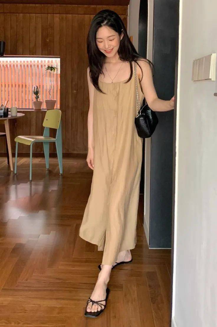 小白|“平底鞋+裙子”穿出女人最轻松,优雅的样子,巨时髦!