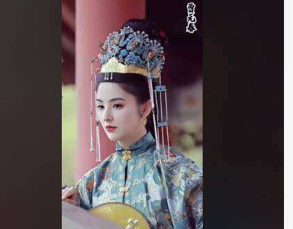 粉色|郭富城娇妻晒古装视频，五官精致发际线溜圆，身形纤瘦肤白肩膀薄