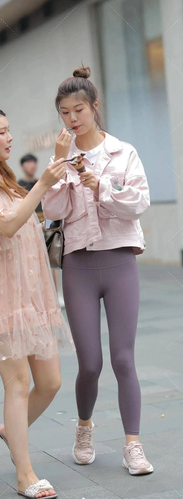 毛衣|低腰修身的开叉瑜伽裤，大方得体的搭配风格也耐看，格外美丽