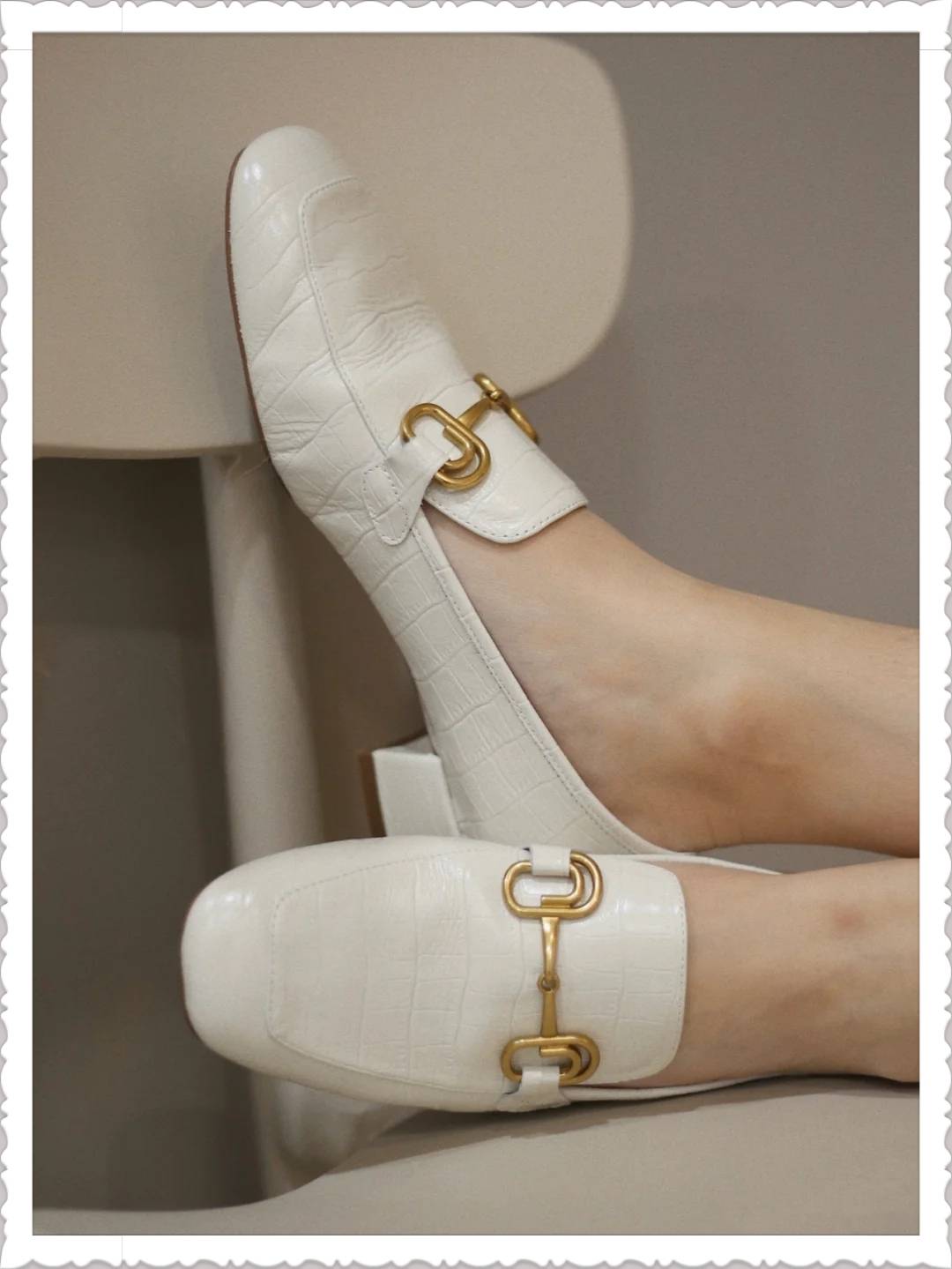 流苏|小白鞋不火了，今年爆红的这款鞋子，配西装和裙子很美