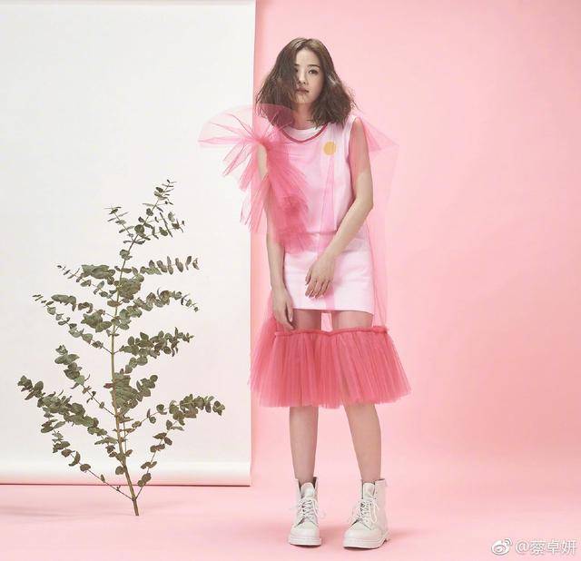 设计|青春少女蔡卓妍,37岁依然这么美,皮肤状态仍然停留20岁