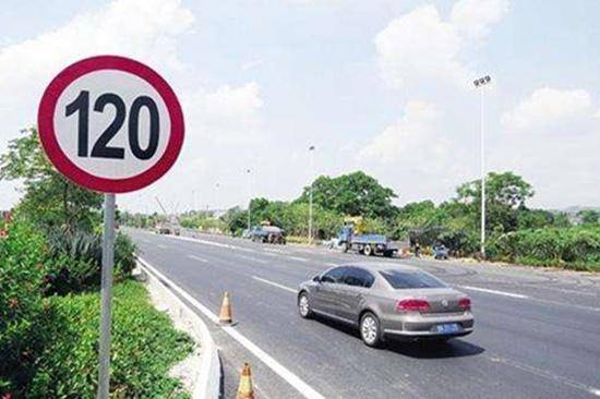 新手多久可以上高速开车 aca12827b158475894914e7224cfe285.jpeg