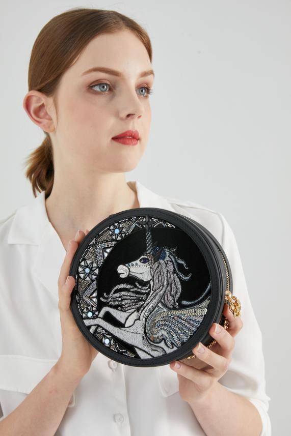 繁华世界|LuneVille全球限量 |一针一线勾勒繁华世界,方寸之间寻觅法式韵味