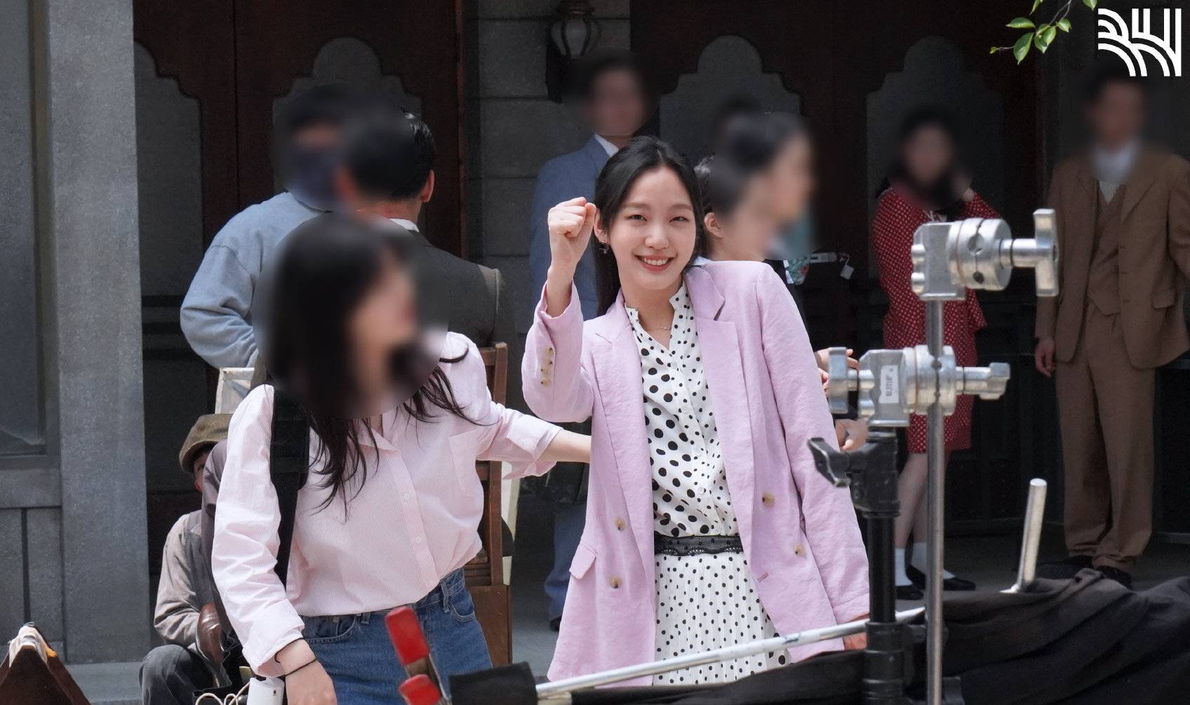 单眼皮|29岁金高银胆子真大，尝试复古狗啃刘海，单眼皮也可以这么美
