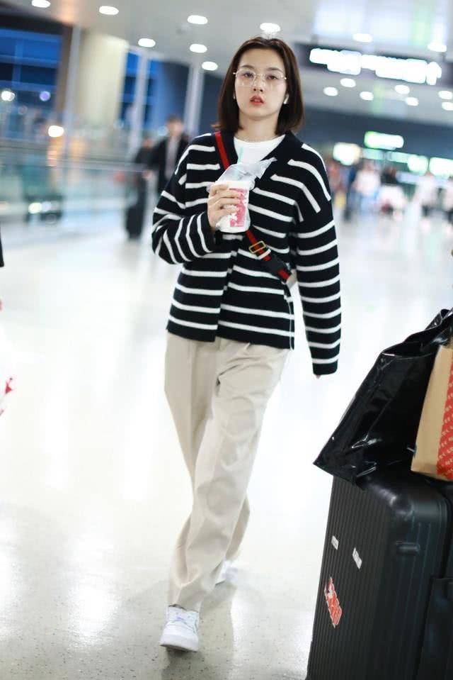 卡通|宋祖儿顶“蜜桃妆”现身，皮肤白皙太水嫩，脸是真瘦不少