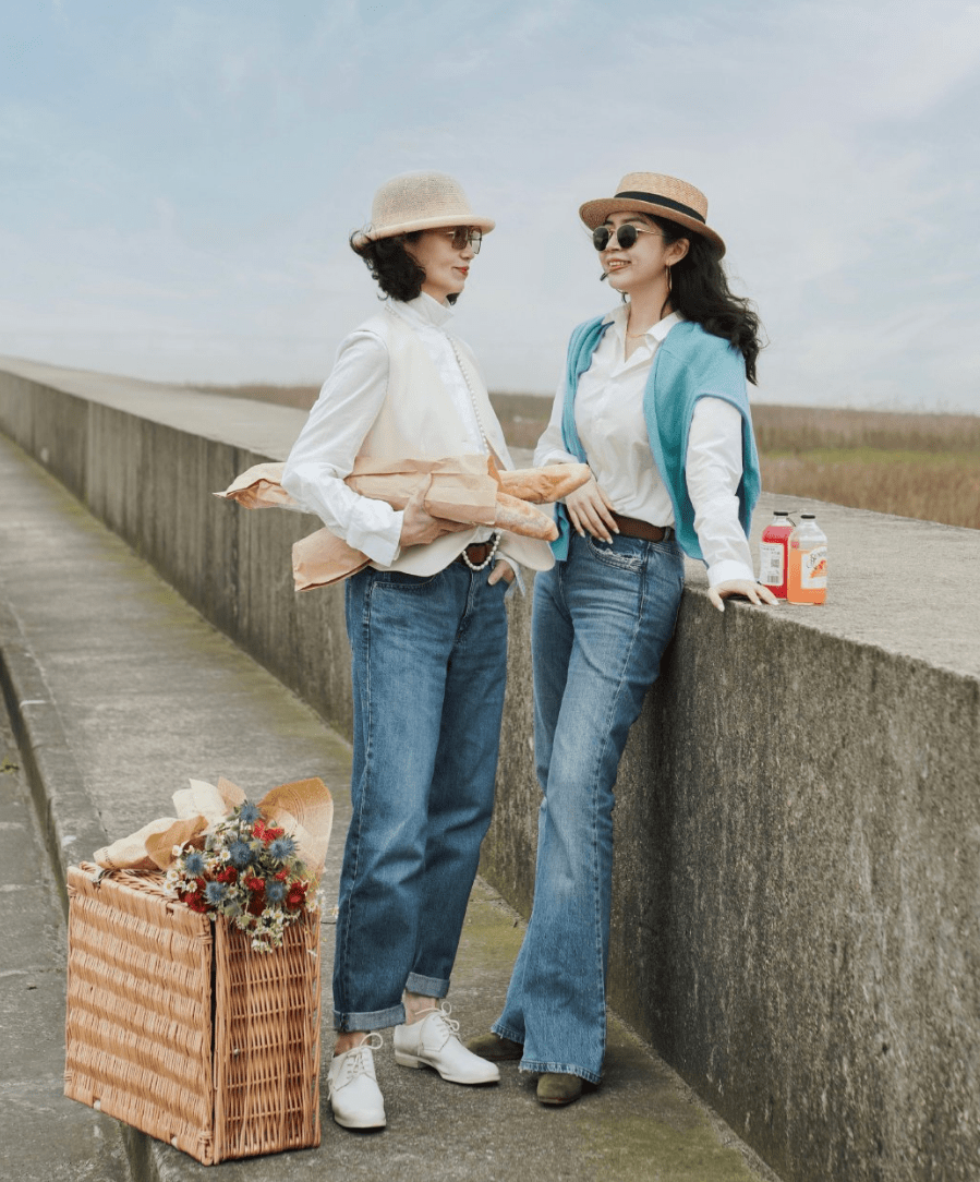 穆勒|女人过了50岁后，别再用高跟鞋配裙子，学学三木妈妈，时髦还舒服