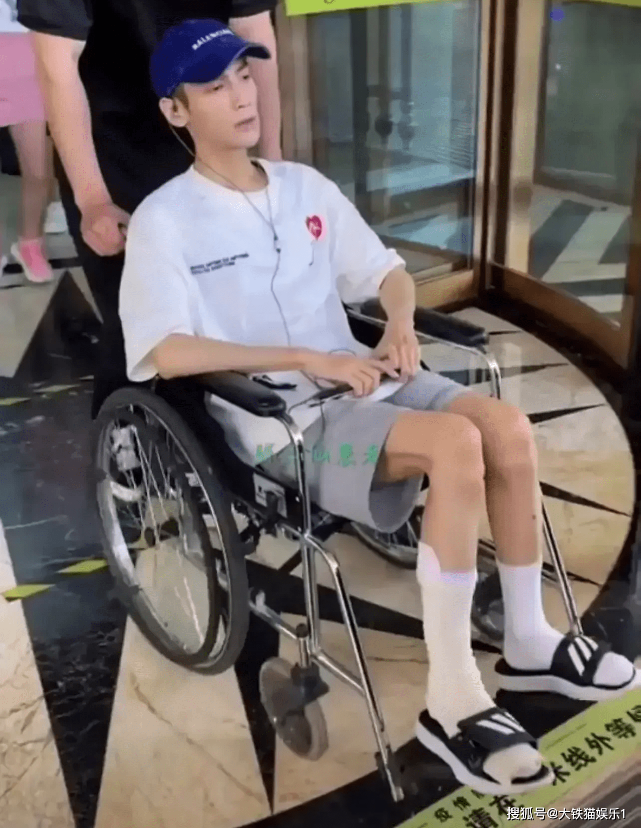 5位瘦成"纸片人"的明星,各有各的心酸,娱乐圈太"狠"了