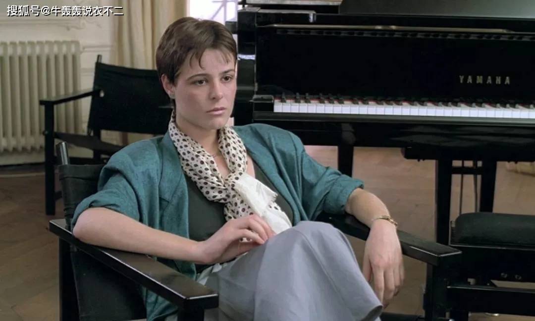 都靠|都靠这些颜色,拯救了我不想穿黑白灰的秋天