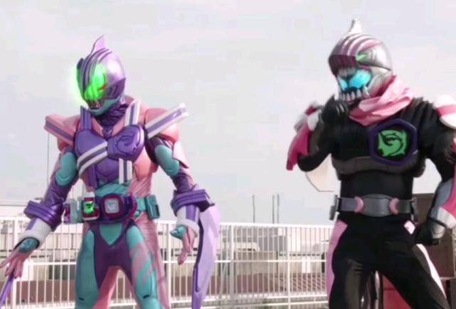 前辈|《假面骑士利维斯》来袭，“粉色”的假面骑士很亮眼
