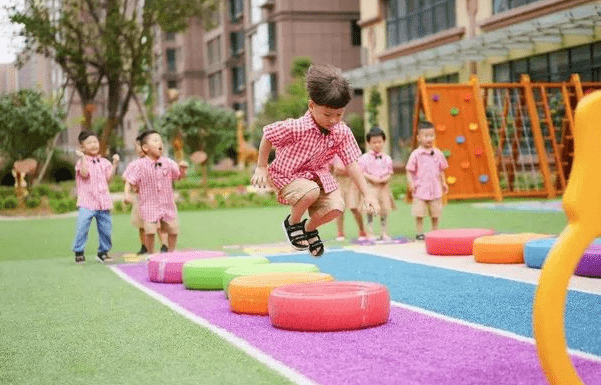 调整|鼓励三胎不见效，幼儿园将迎来新调整，同时还有个好消息