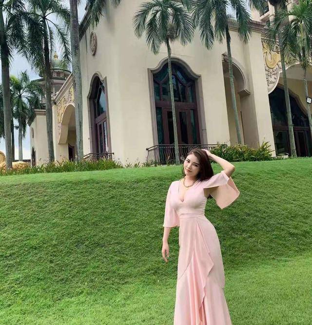 风衣|徐冬冬太会穿,一袭嫩粉长裙尽显优雅气质,轻奢搭配暴露真实身材