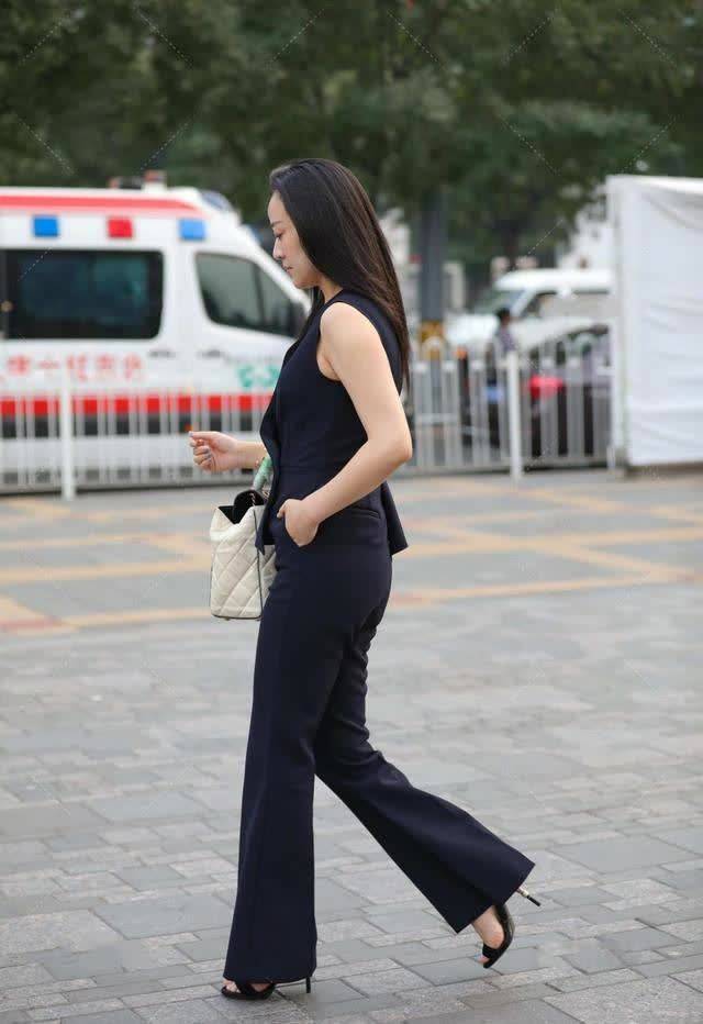 黑色|时尚大气的黑色套装,搭配高跟鞋,尽显强大气场