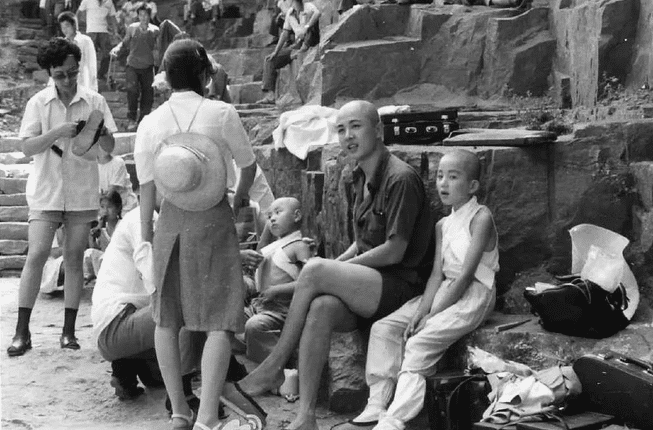 杨春霞|无法重拍的瞬间：唐僧搂着观音，如来穿军大衣，八戒骑黑毛驴