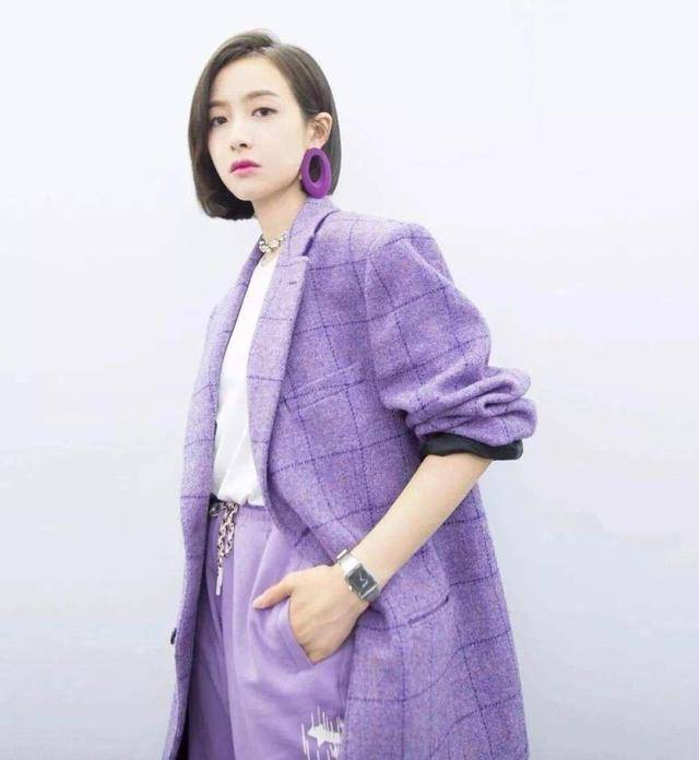 豆沙|女人过了40岁，别总想装嫩，多穿这3种“减龄色”，高级又温柔