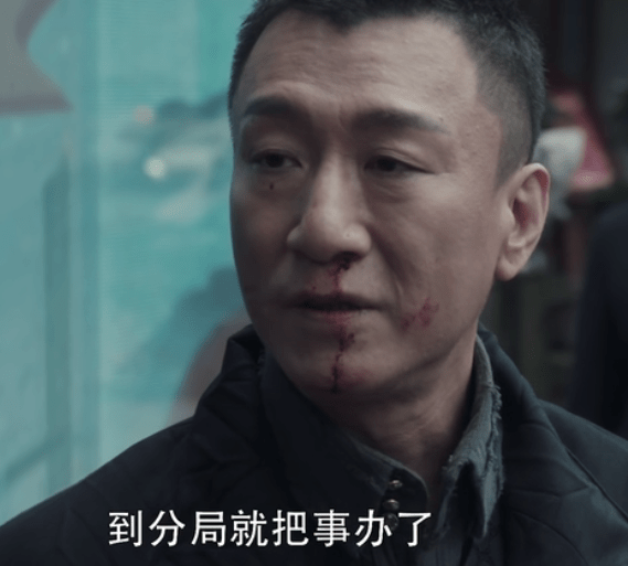 全靠|《扫黑风暴》高开低走，男主一个举动太多余，被指比反派还招人烦？