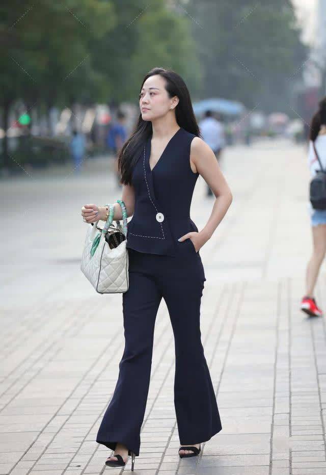 黑色|时尚大气的黑色套装,搭配高跟鞋,尽显强大气场