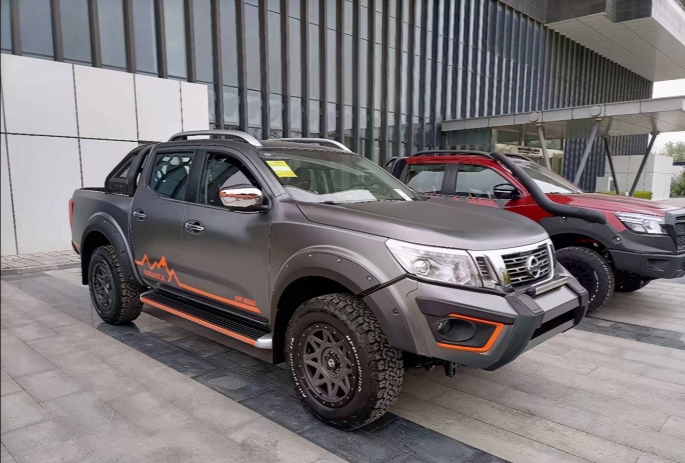 柴油纳瓦拉来袭23t双涡轮引擎四驱霸气外观比长城炮给力