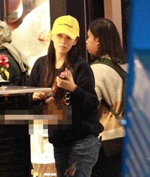 颜色|修了图伊能静就是少女，但偶遇本人脸上坑坑洼洼，那才是真实样！
