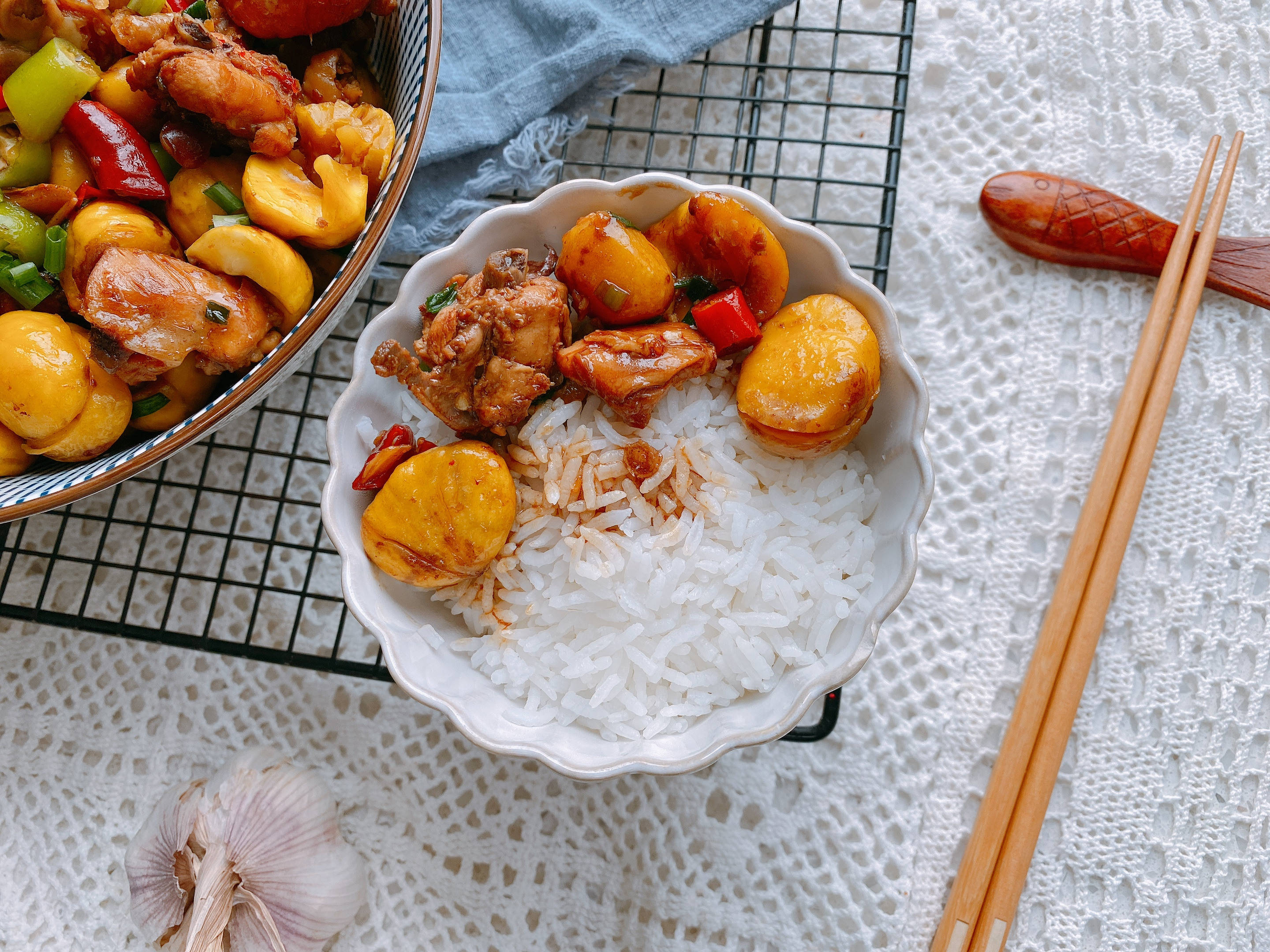 板栗|秋风起栗子香,板栗烧鸡来一道,2分钟教会你,营养丰富秋补必备