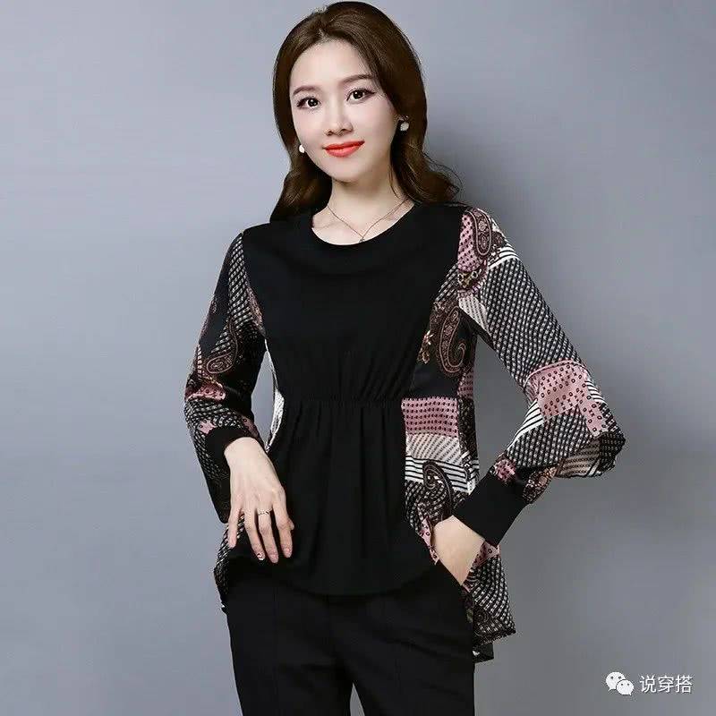 设计|婆婆52了贼会打扮，穿这：花T恤，配阔腿裤，比90后小姑还嫩