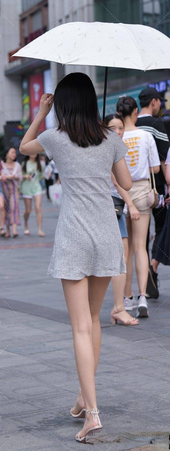 运动鞋|今天大热的瑜伽裤这样搭配，时尚又动感，健身休闲两不误