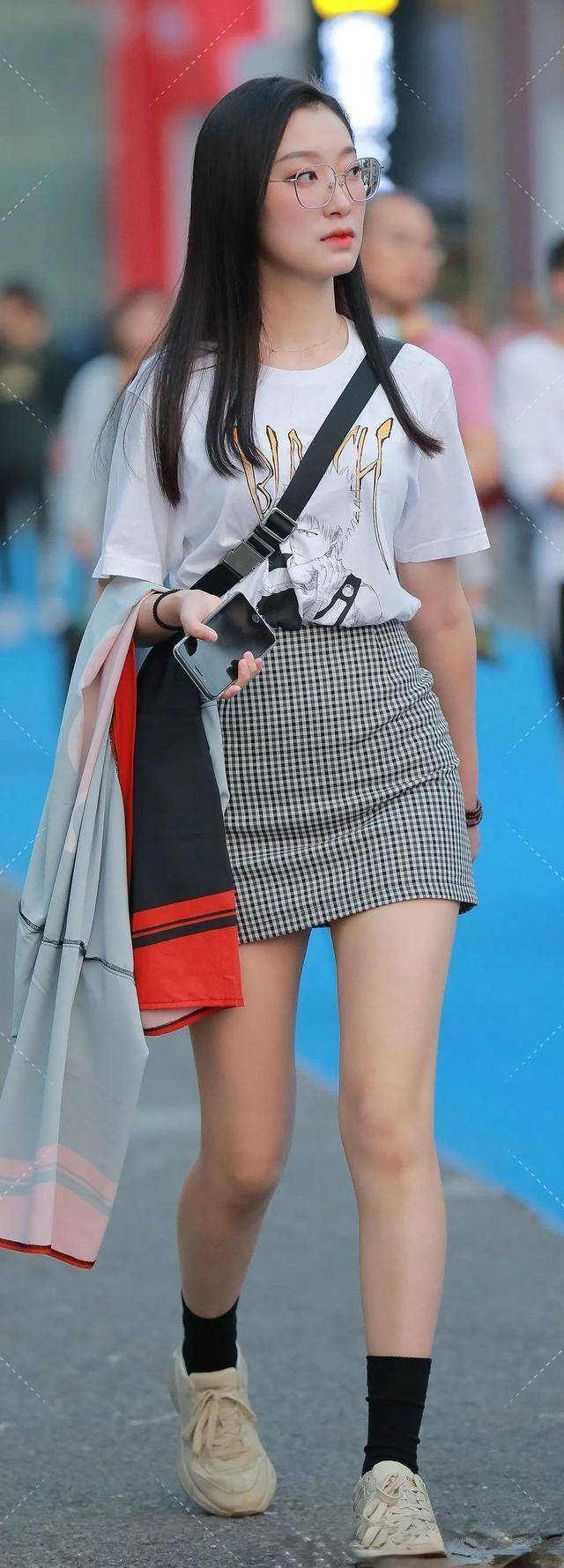 黑色|不爱穿“打底裤”的女人，今秋试试这3款裤型，挑对了遮肉修腿型