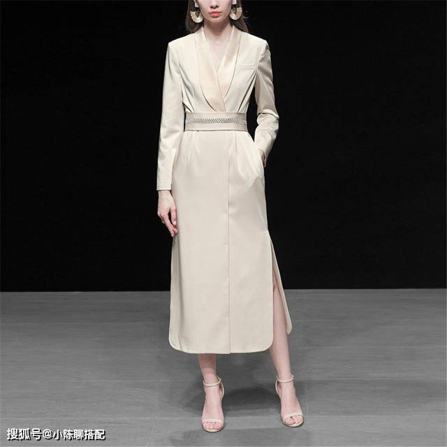 马甲|爱穿长裙的女人，衣品都不会差，这3条必备长裙最适合温柔的秋天
