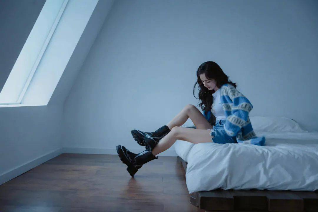 运动鞋|逛街偶遇杨幂…她穿短裤时总穿这几款鞋