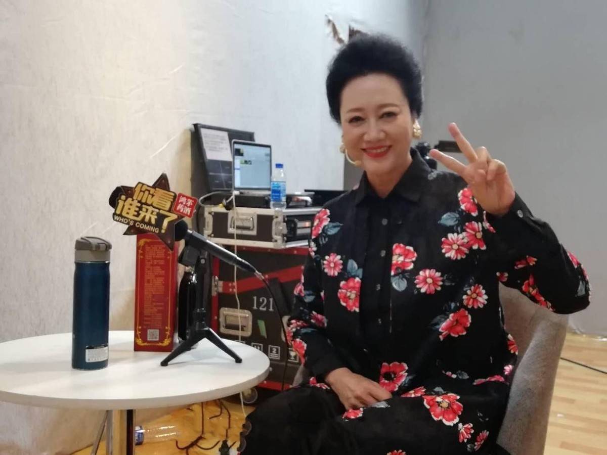 身材|车晓的瘦让身材大打折扣，别看妈妈王丽云穿得花，也比闺女有气质
