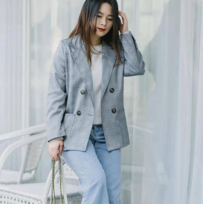 微胖女生怎么选西装 39d8d85e10414f8b8f3b27a71c7861ab.jpeg