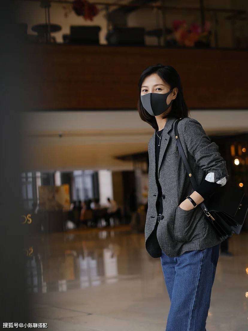 服装|女人到了中年，穿衣打扮要“得体”，更要学会不装嫩也不显老
