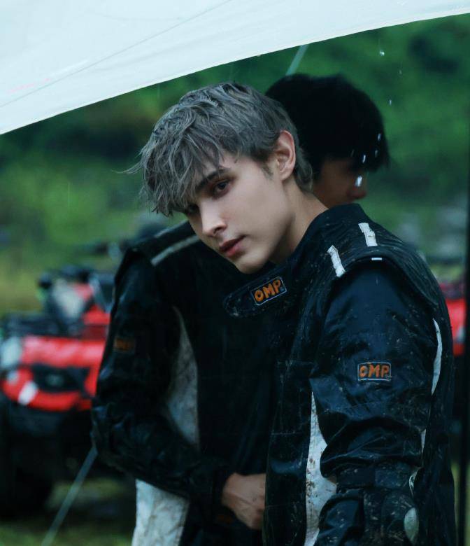 生命|高以翔后又一知名男星真人秀节目录制现场出事,被救护车紧急拉走