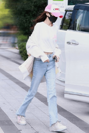 运动鞋|逛街偶遇杨幂…她穿短裤时总穿这几款鞋