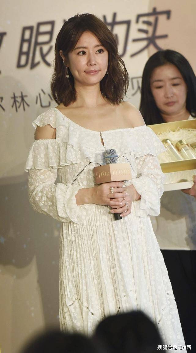 感觉|林心如这回改了风格，烫了摩卡波波头穿斜肩裙，就她能穿出高级感