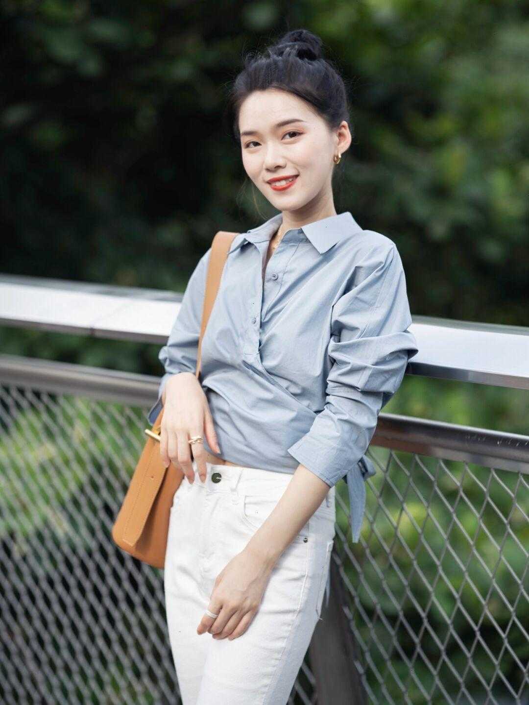 显得|小个子女生入秋就这么穿，蓝色衬衫搭高腰裤又飒又美，显高又显瘦