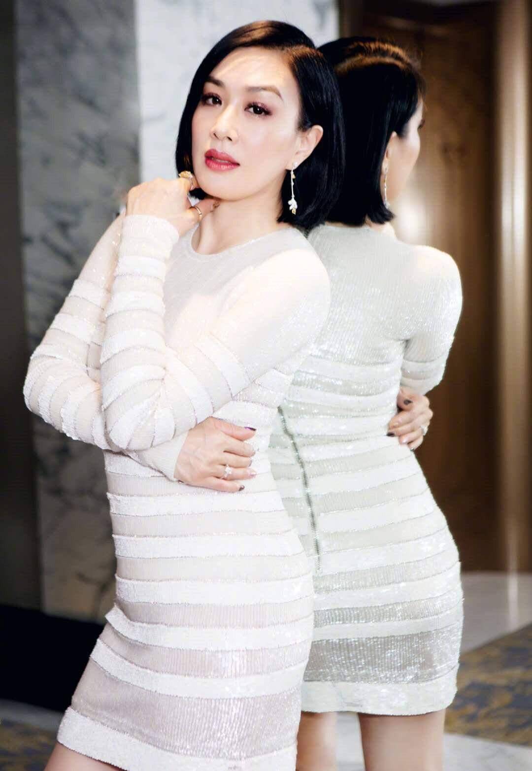 身材|钟丽缇真敢秀,微胖身材穿紧身裙还剪两洞,就是挤出赘肉不太美