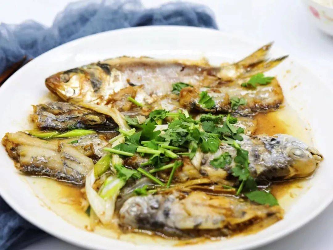 名厨说菜丨煎煮杂鱼,讲究的就是杂和鲜
