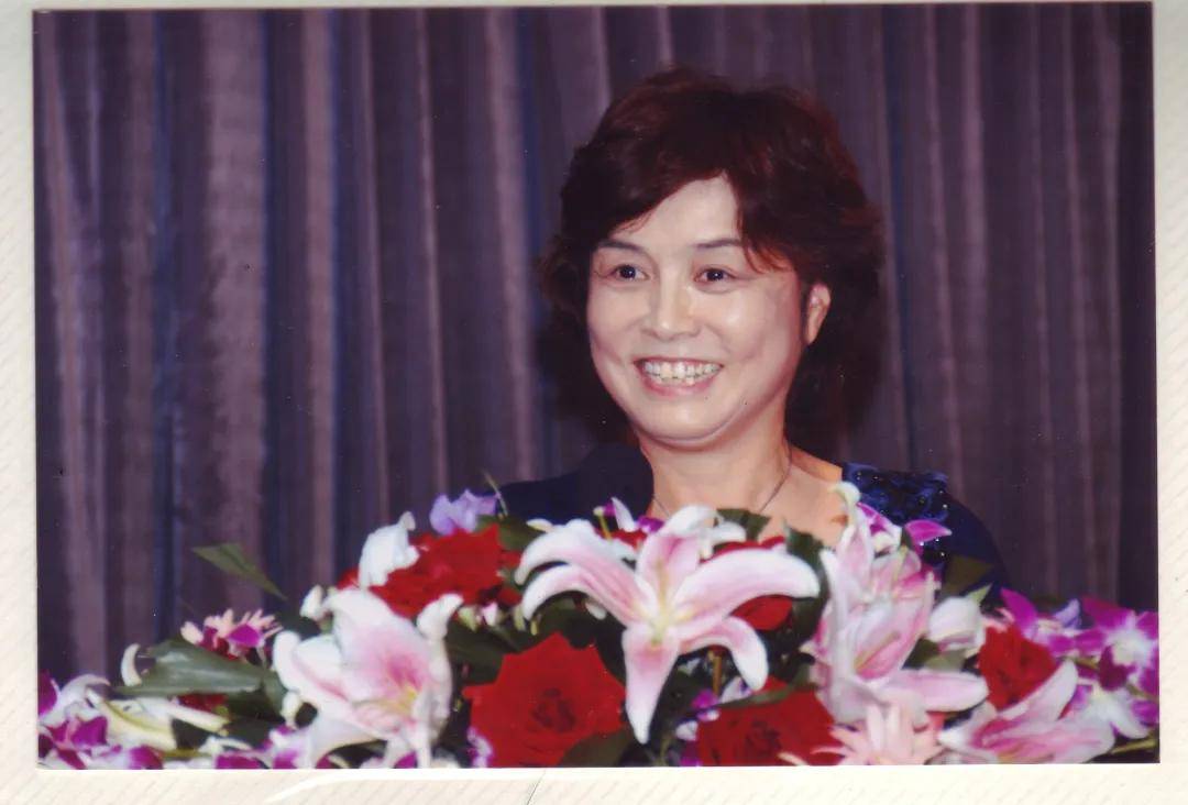 现兰生复旦中学校长原复旦附中副校长周萍(注:巾帼校长还有很多,这里