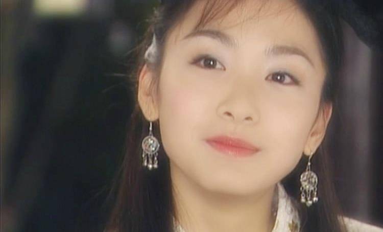 老师提点孩子 因高颜值爆红 拍戏时却被男演员打成脑震荡 留下一辈子的后遗症 刺挠信息科技网