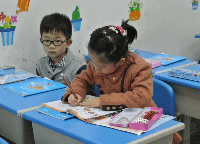 家长|两个同龄孩子，一个上公立园一个上私立幼儿园，上小学后差距明显