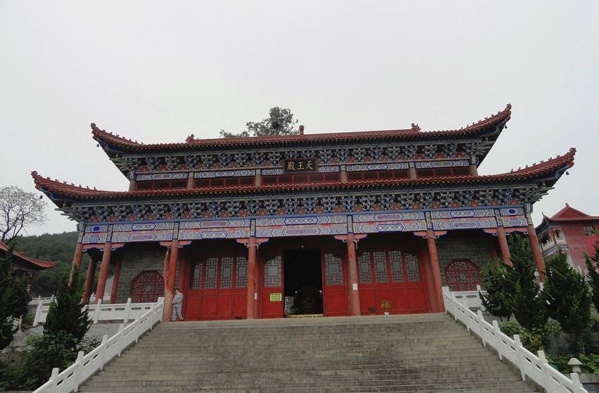 河南一座香火很旺的寺庙，距今约1500余年，是中原五大寺之一