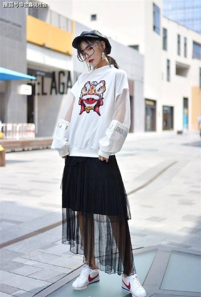 身材|今秋流行这2件衣服：一件解决显瘦减龄问题，一件解决气质问题！