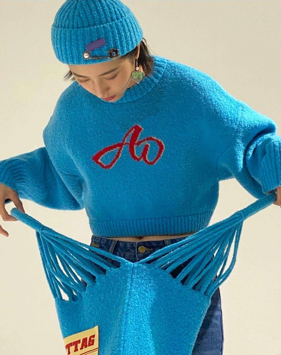 配饰|周雨彤在《我在他乡挺好的》中演技哭戏值得夸，她的衣品更值得夸